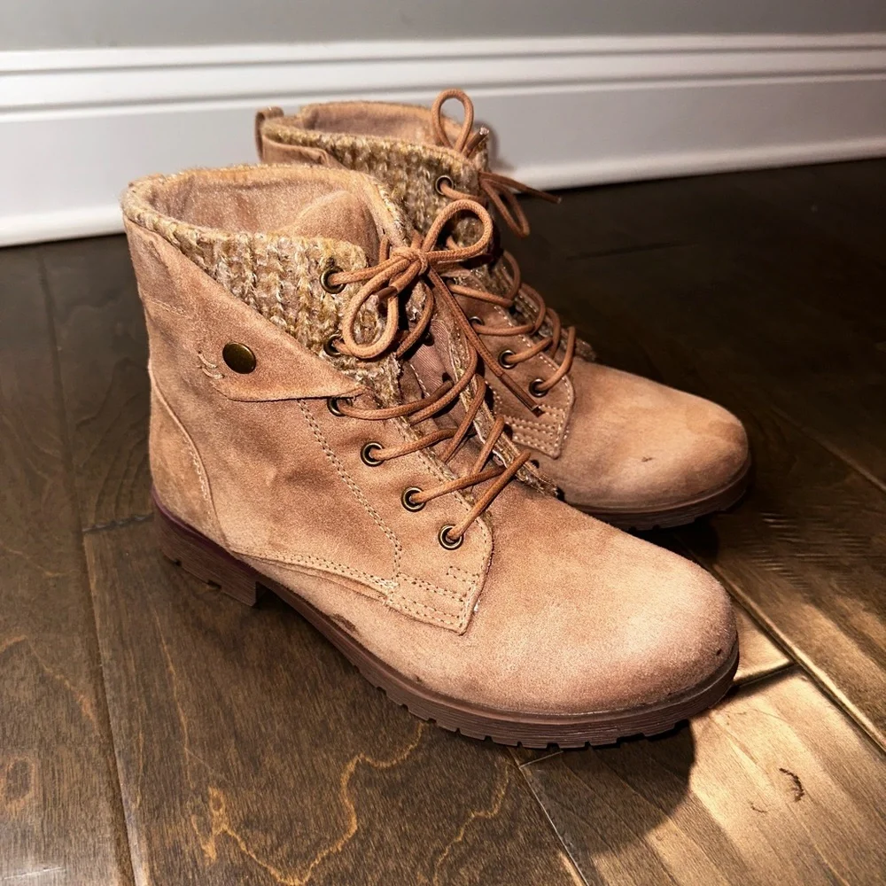 Rock & Candy Tavin Knit Cuff Lace Up Ankle Boot Taupe Beige Faux Suede Size 7.5